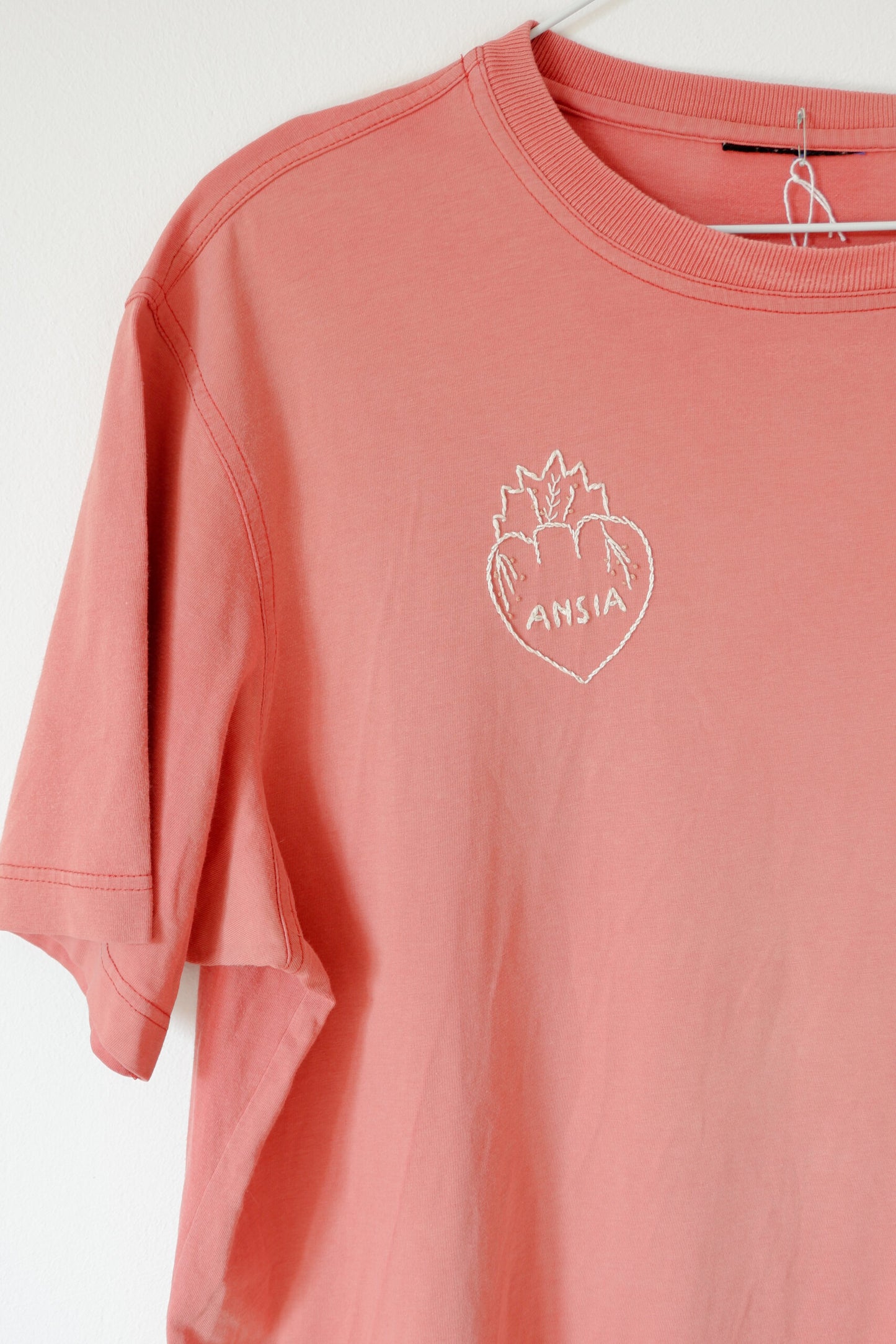 T-shirt ricamata Ansia