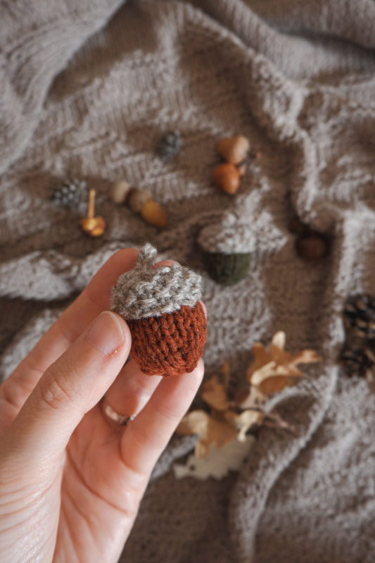 Spille ghiande in lana