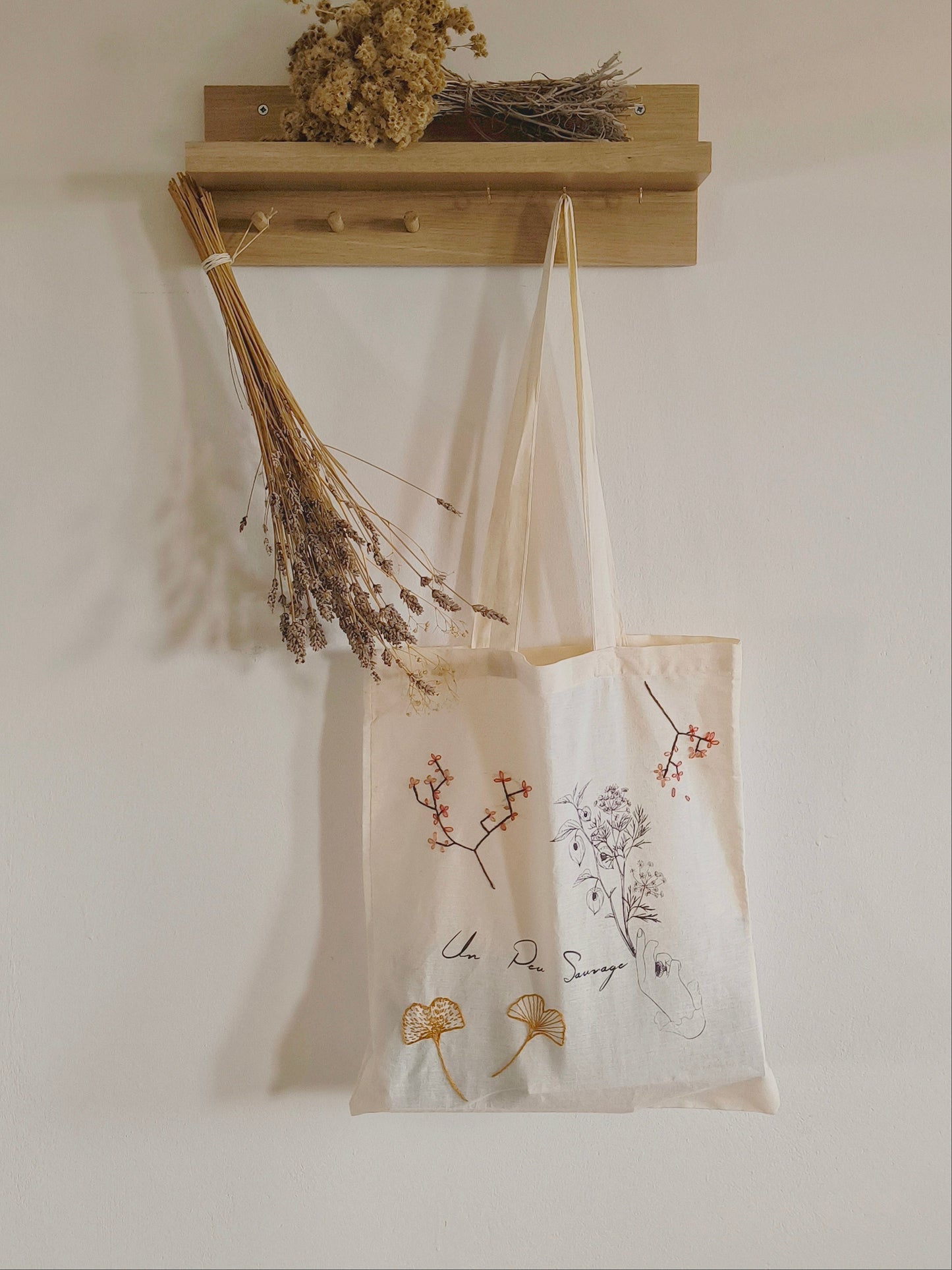 Tote bag Un Peu Sauvage ricamata a mano