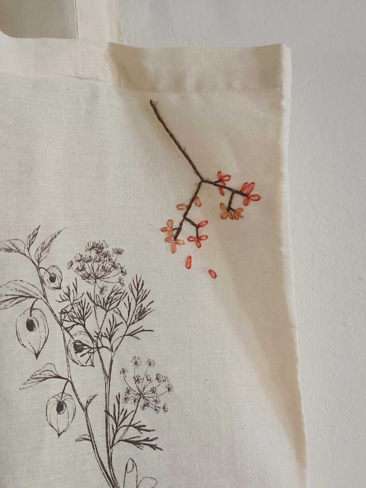 Tote bag Un Peu Sauvage ricamata a mano