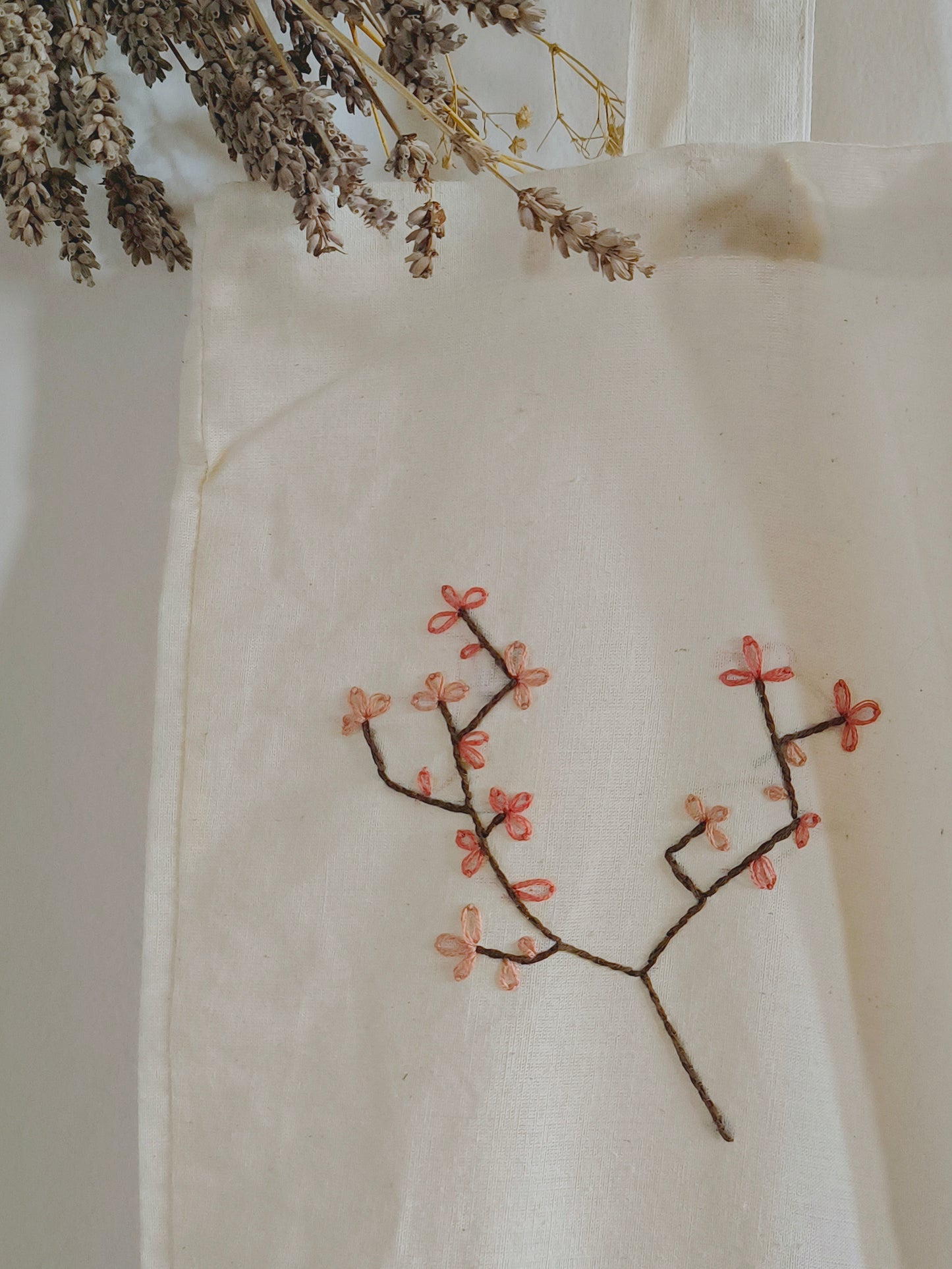 Tote bag Un Peu Sauvage ricamata a mano