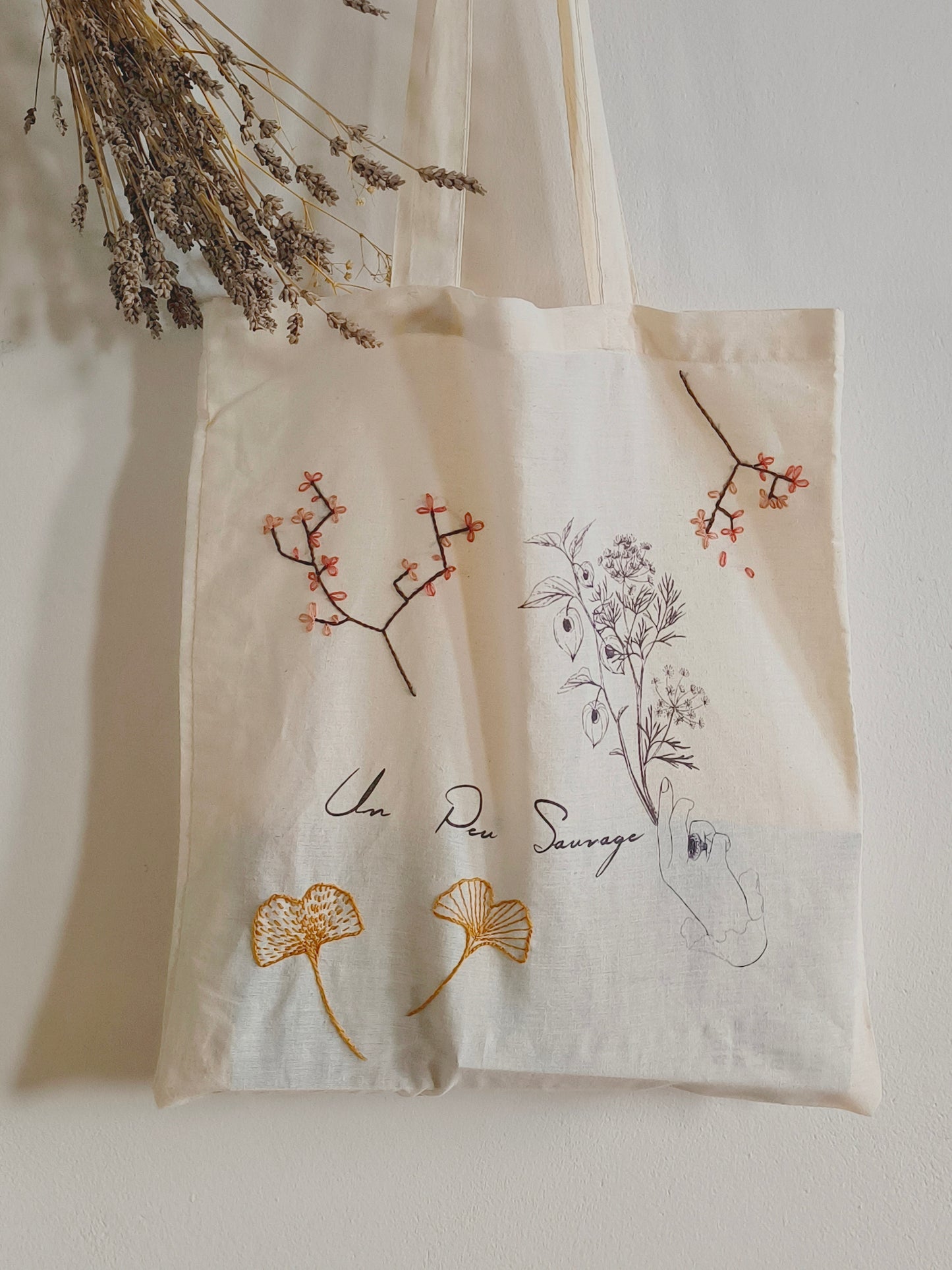 Tote bag Un Peu Sauvage ricamata a mano