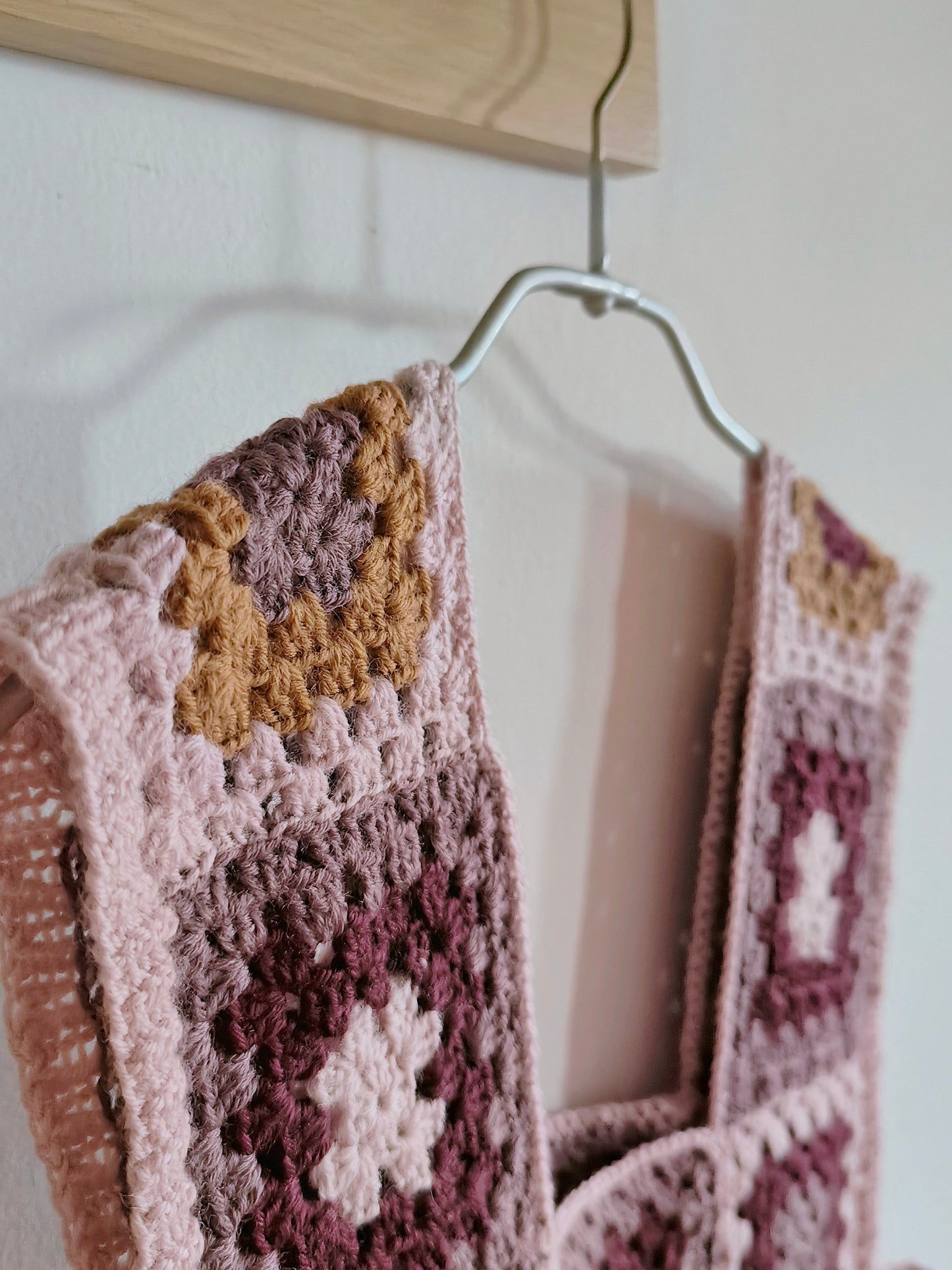 Gilet corpetto in lana all'uncinetto