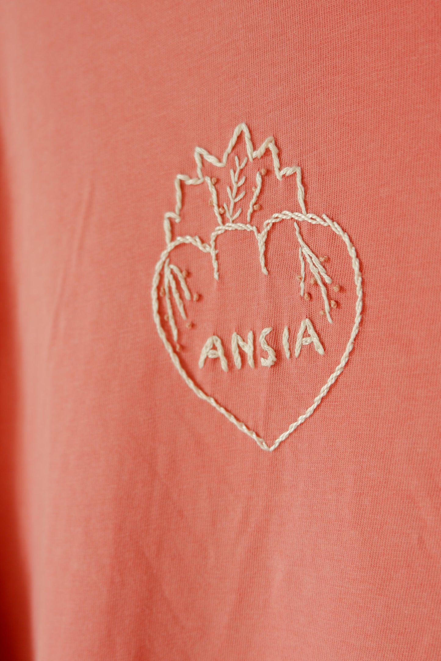 T-shirt ricamata Ansia