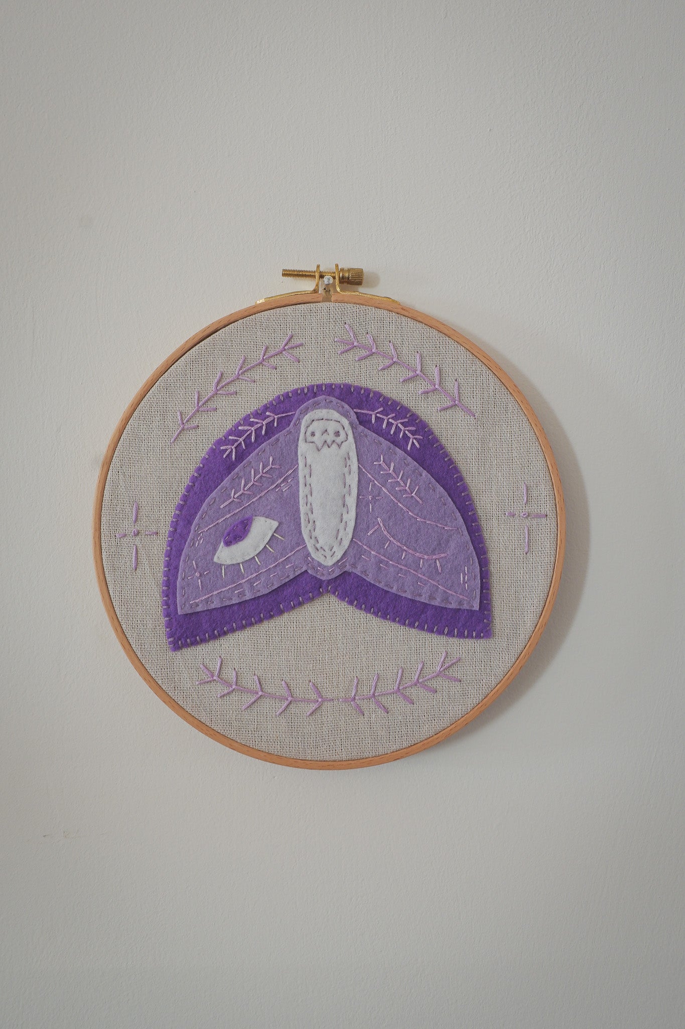 Falena ricamo con cornice